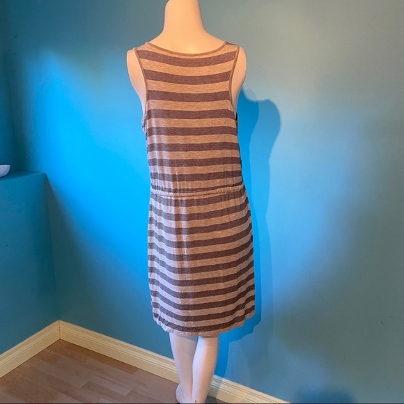 C🛍3/$25 Olive & oak women’s striped dress in size small - Picture 2 of 6